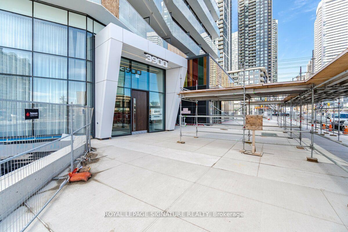 217-3900 Confederation Parkway, Mississauga, ON - Outdoor