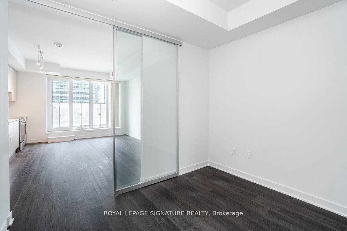 217-3900 Confederation Parkway, Mississauga, ON - Indoor Photo Showing Other Room