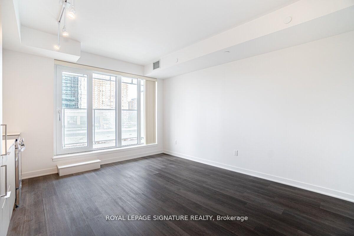 217-3900 Confederation Parkway, Mississauga, ON - Indoor Photo Showing Other Room