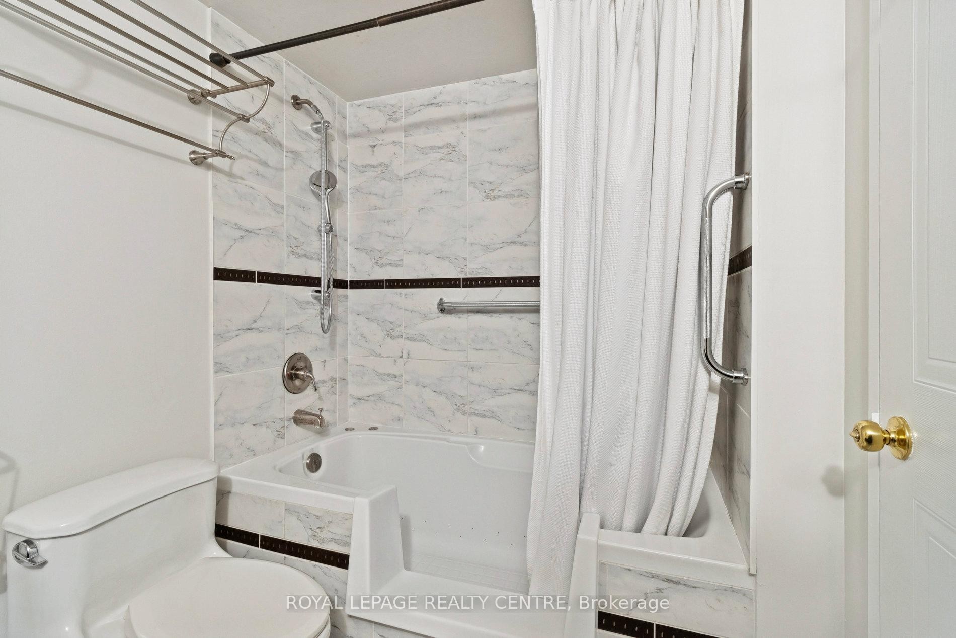 510-1110 Walden Circle, Mississauga, ON - Indoor Photo Showing Bathroom