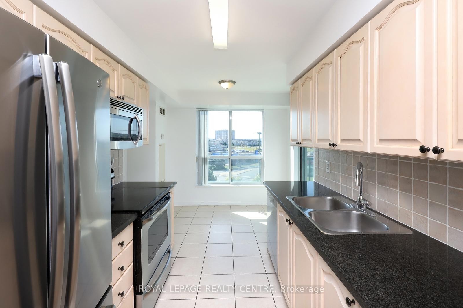 603-4850 Glen Erin Drive, Mississauga, ON - Indoor Photo Showing Kitchen With Double Sink