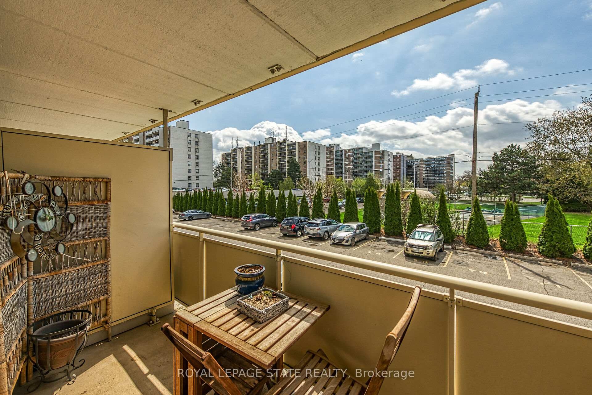 220-198 Scott Street, St. Catharines, ON - Outdoor