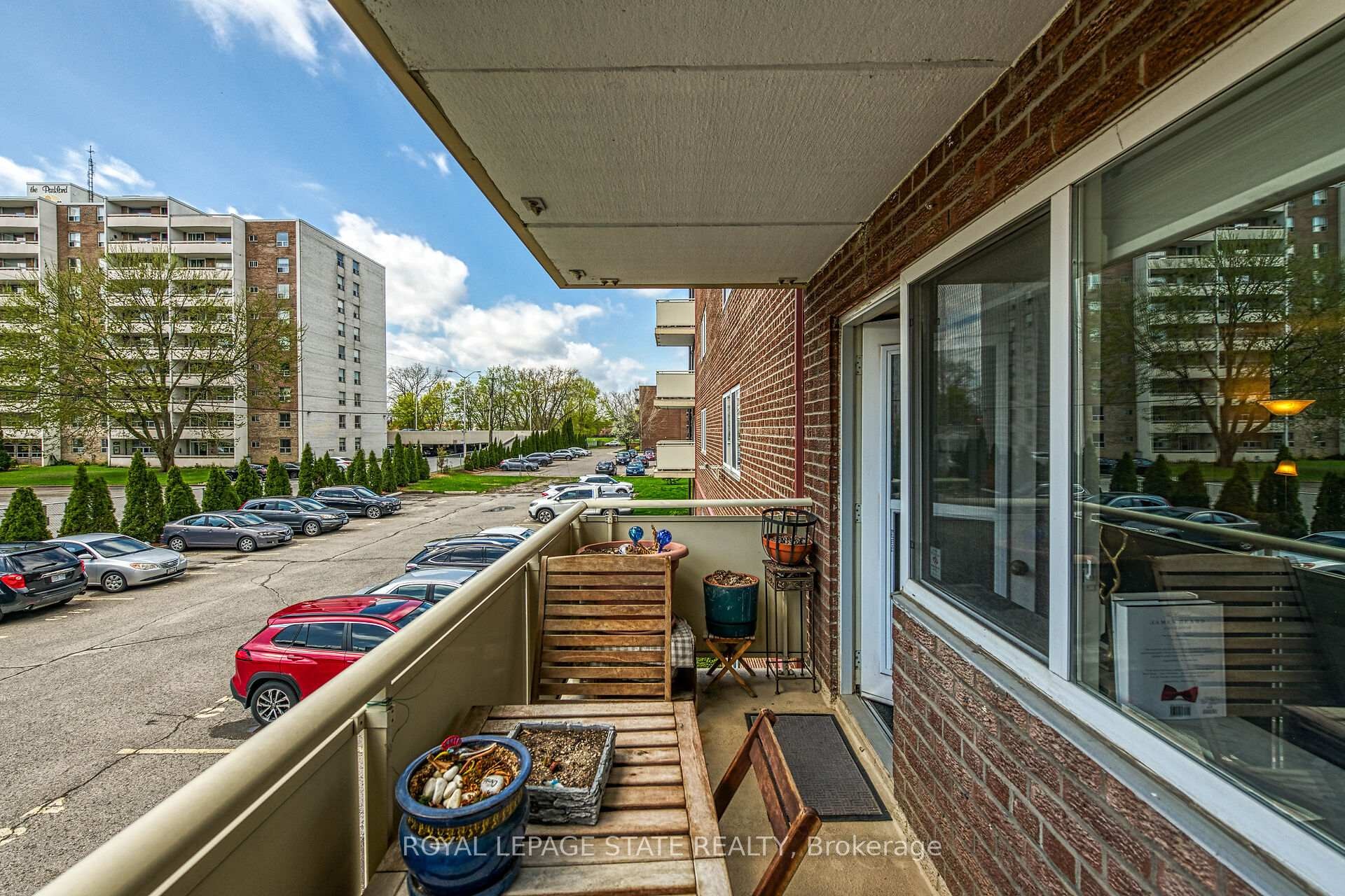 220-198 Scott Street, St. Catharines, ON - Outdoor