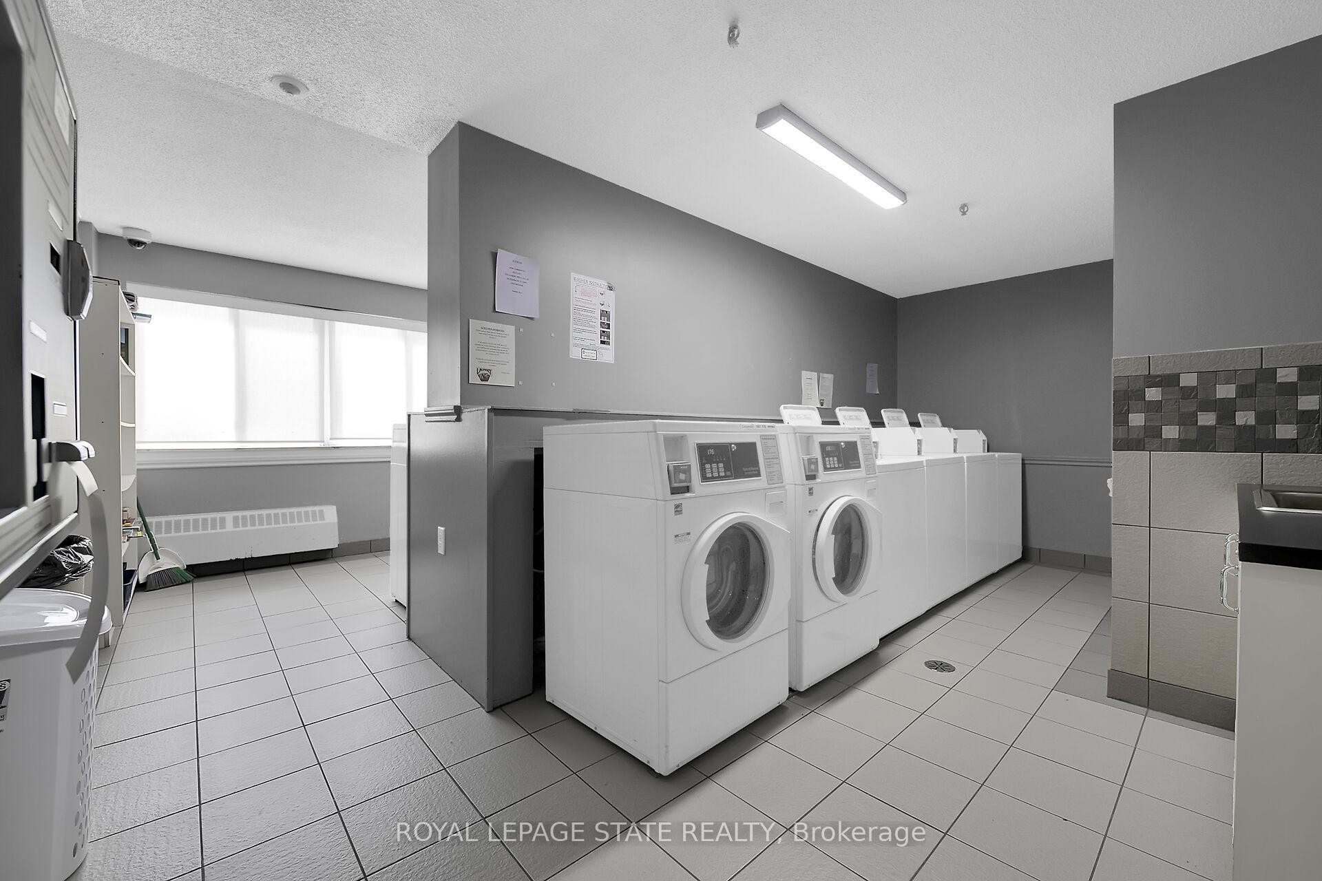 220-198 Scott Street, St. Catharines, ON - Indoor Photo Showing Laundry Room