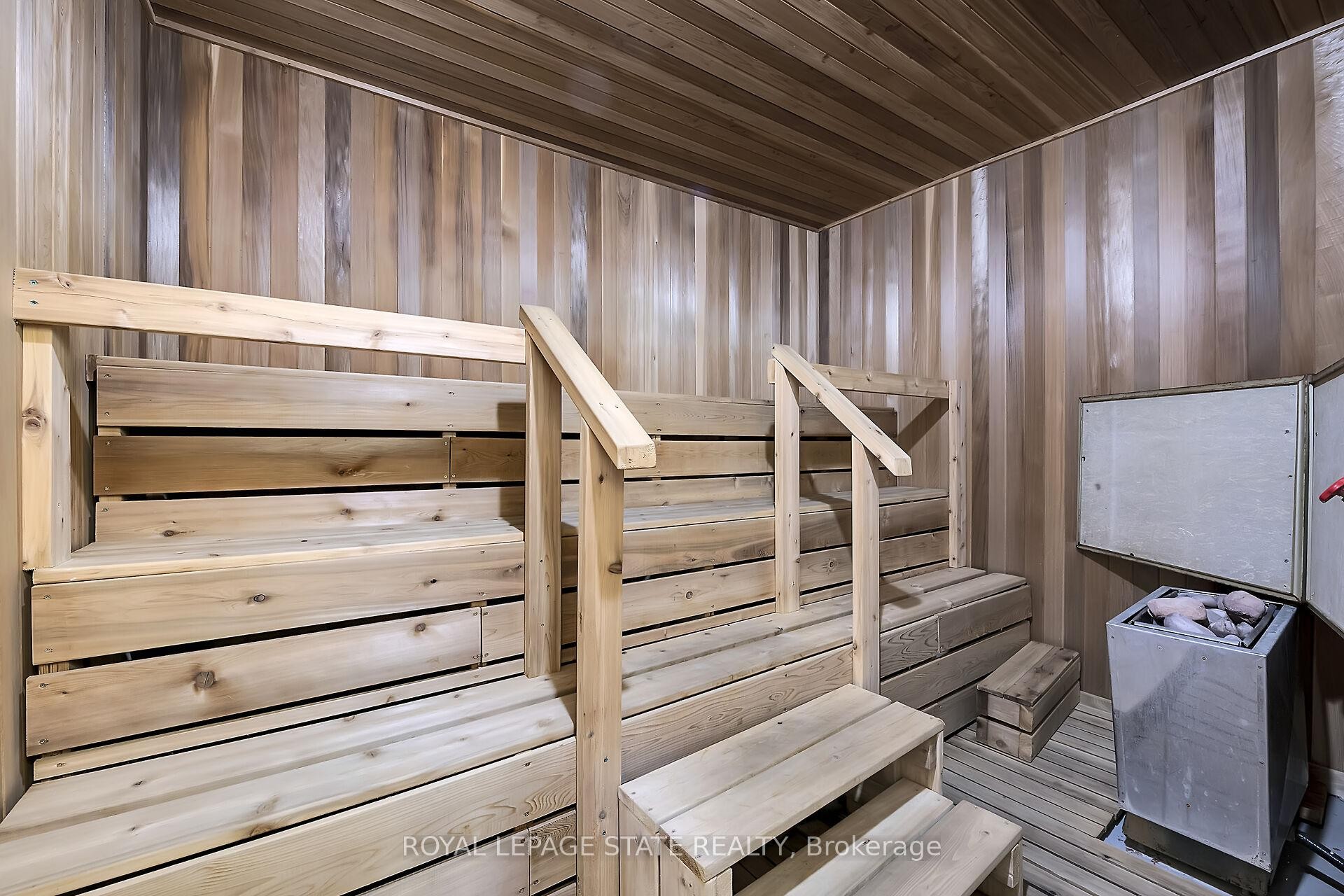 220-198 Scott Street, St. Catharines, ON - Indoor Photo Showing Other Room