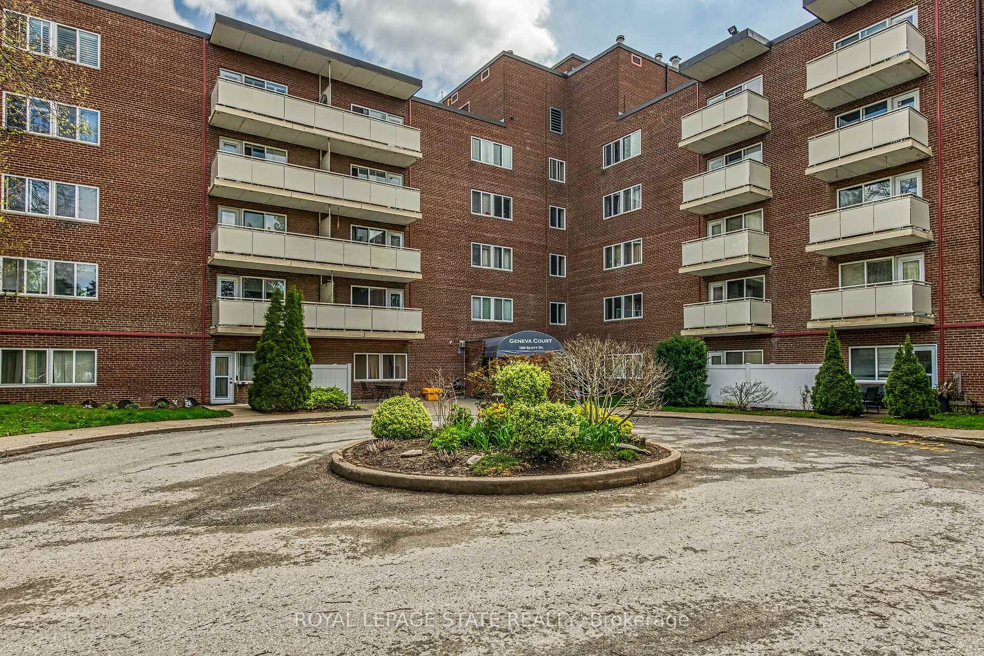220-198 Scott Street, St. Catharines, ON - Outdoor With Facade