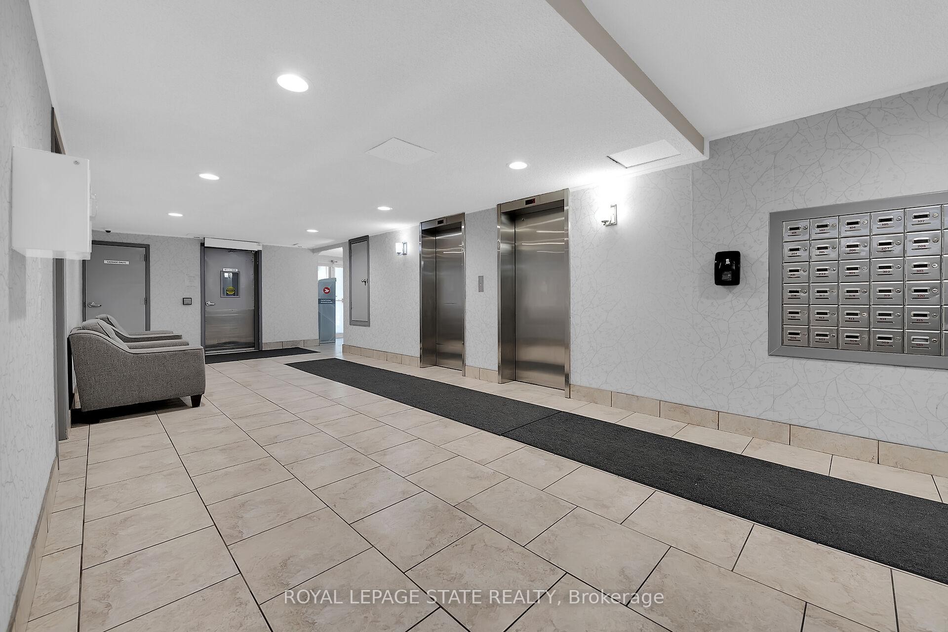 220-198 Scott Street, St. Catharines, ON - Indoor Photo Showing Other Room