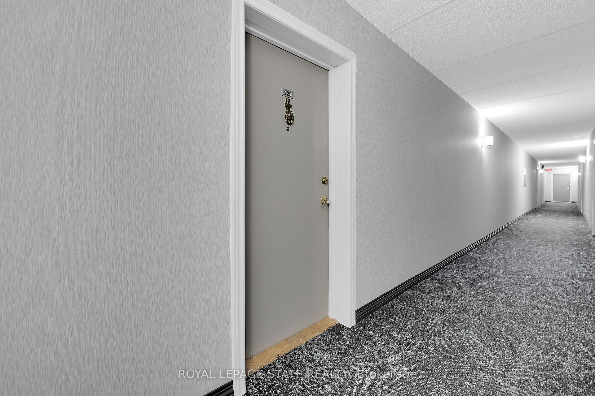 220-198 Scott Street, St. Catharines, ON - Indoor Photo Showing Other Room