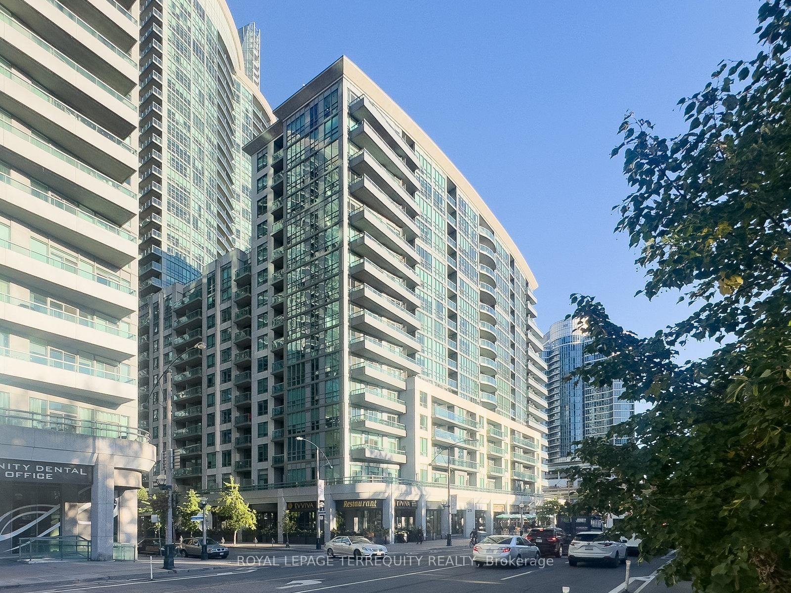 1212-19 Grand Trunk Crescent, Toronto, ON - Outdoor With Facade