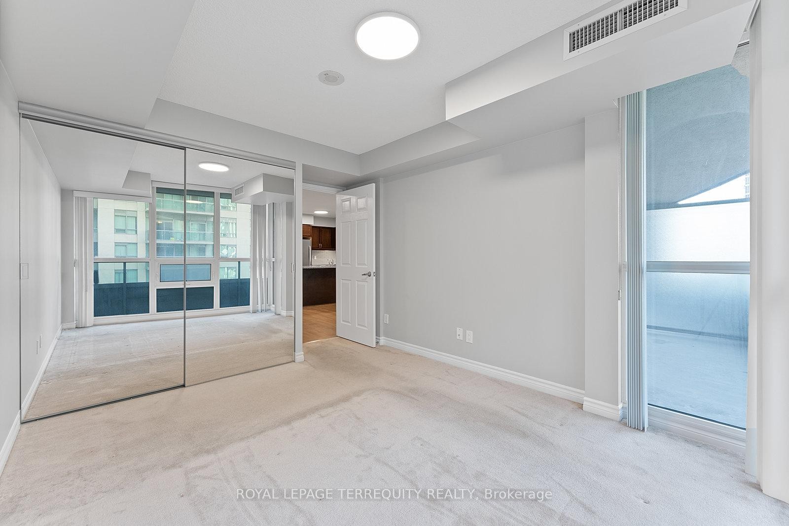 1212-19 Grand Trunk Crescent, Toronto, ON - Indoor Photo Showing Other Room