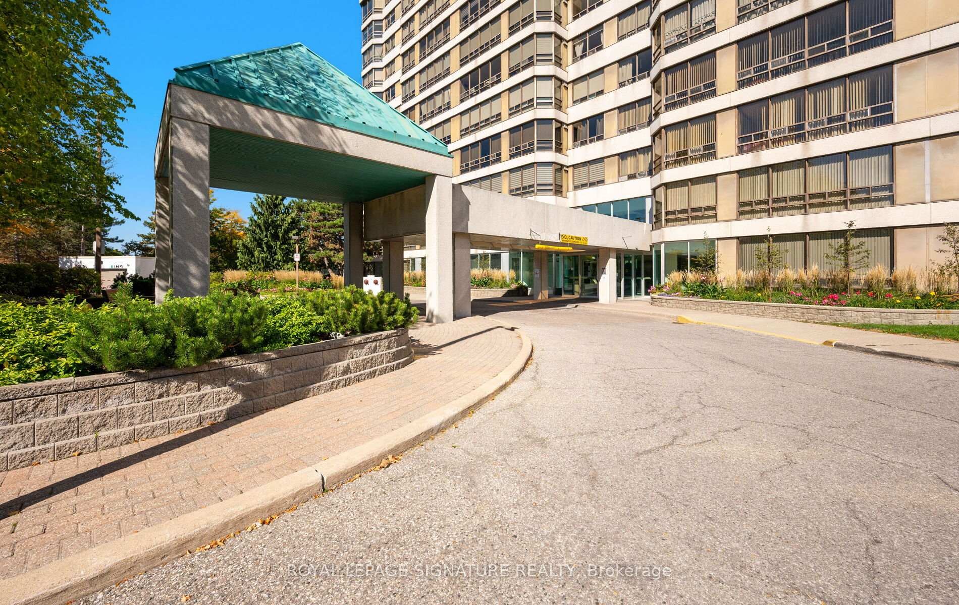 1207-310 Mill Street S, Brampton, ON - Outdoor