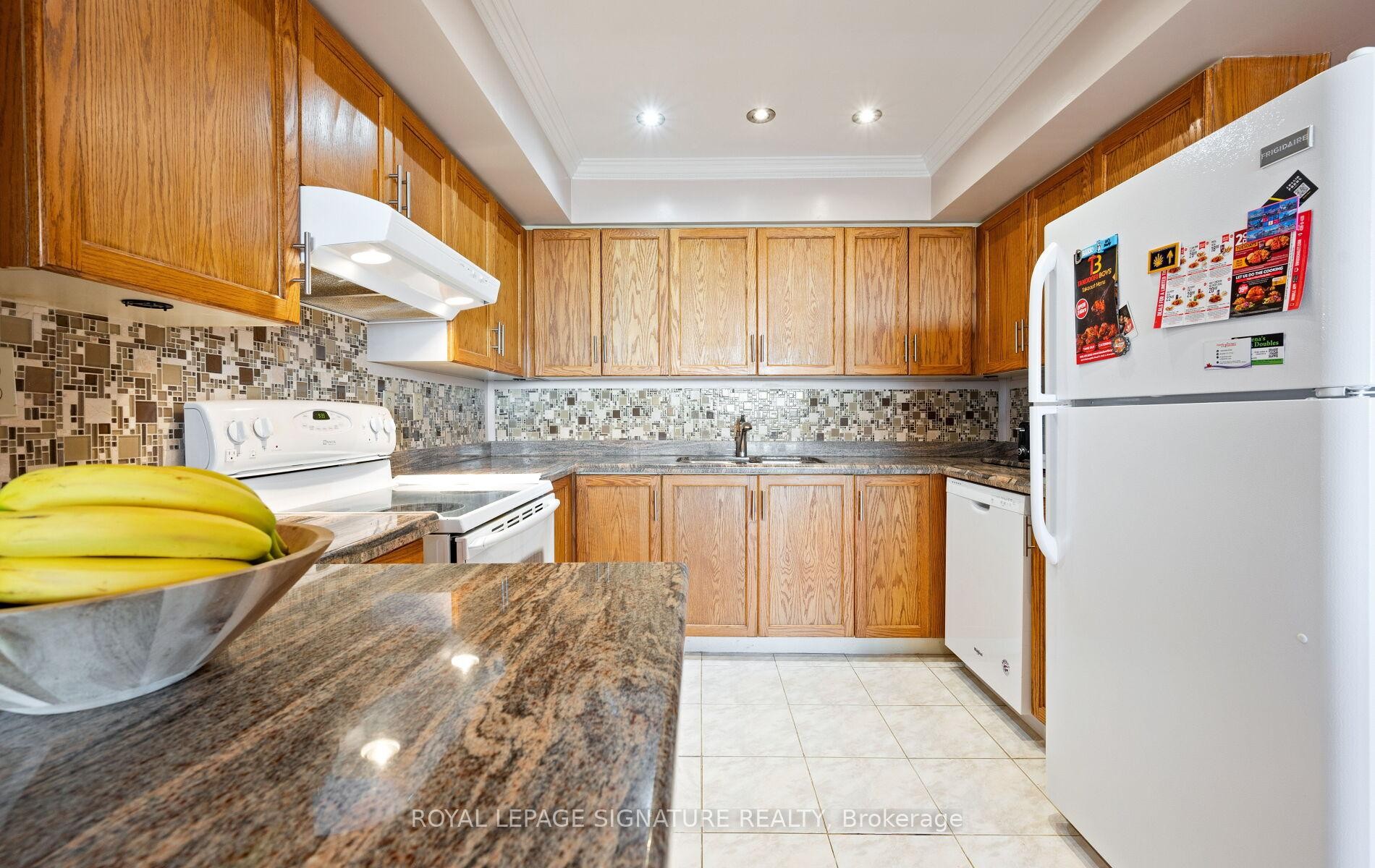 1207-310 Mill Street S, Brampton, ON - Indoor Photo Showing Kitchen