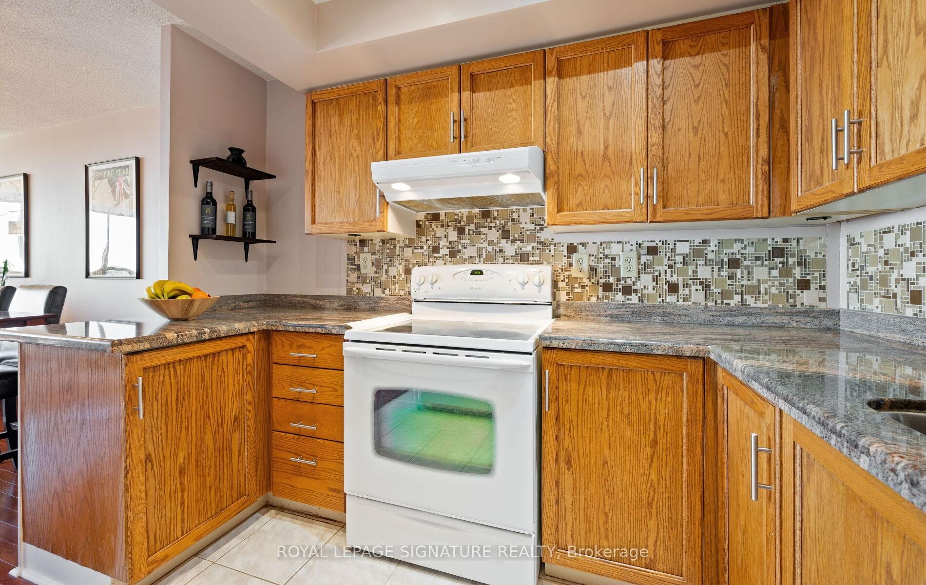 1207-310 Mill Street S, Brampton, ON - Indoor Photo Showing Kitchen