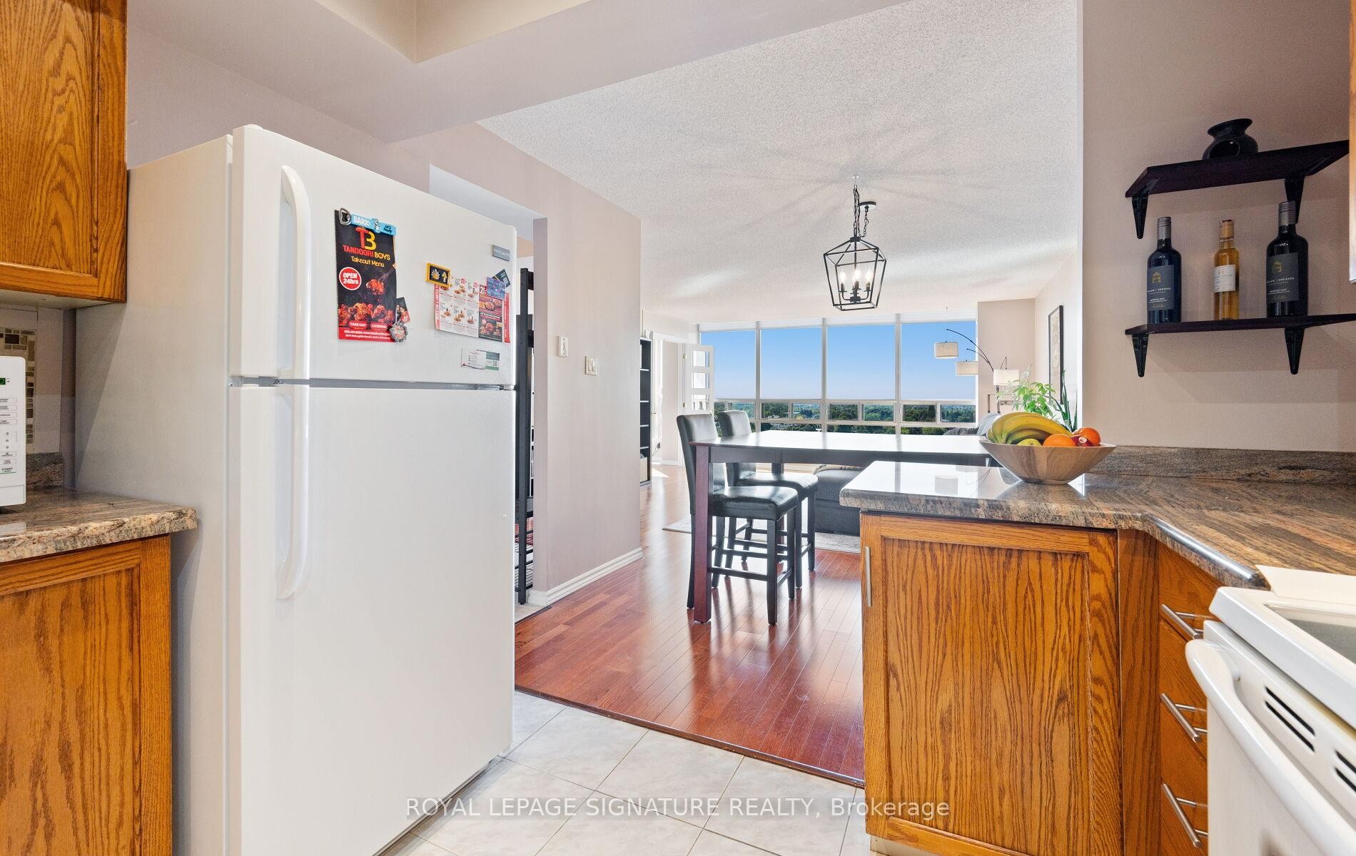 1207-310 Mill Street S, Brampton, ON - Indoor Photo Showing Kitchen