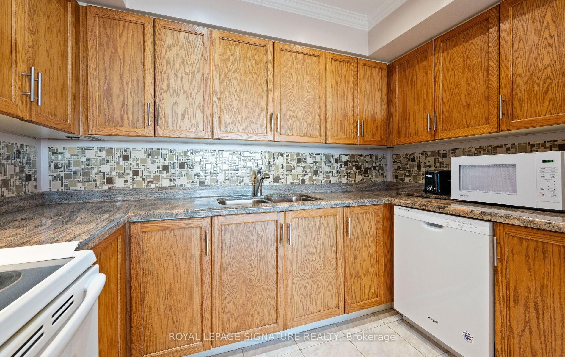 1207-310 Mill Street S, Brampton, ON - Indoor Photo Showing Kitchen With Double Sink