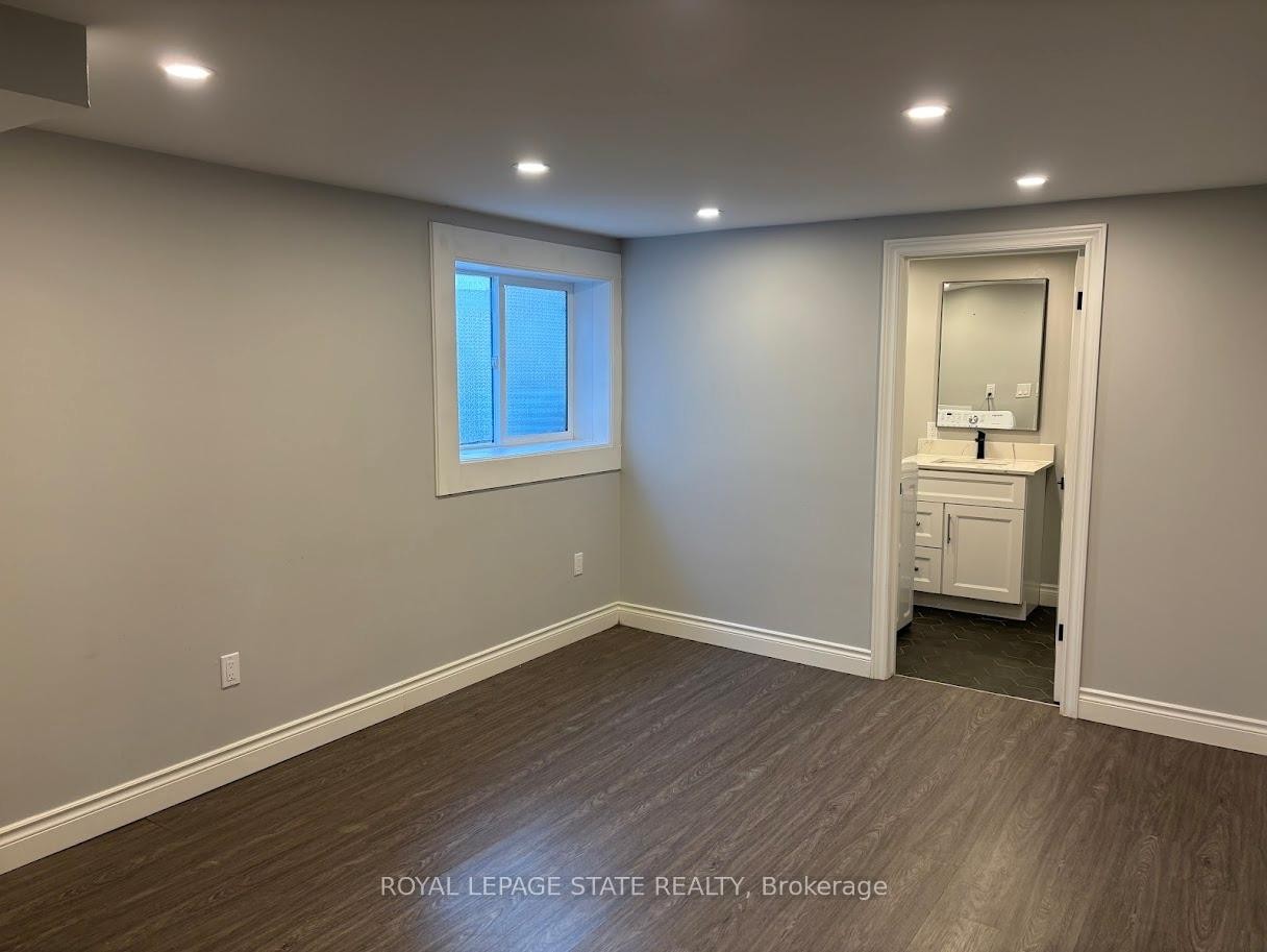 373 East 27Th Street, Hamilton, ON - Indoor Photo Showing Other Room