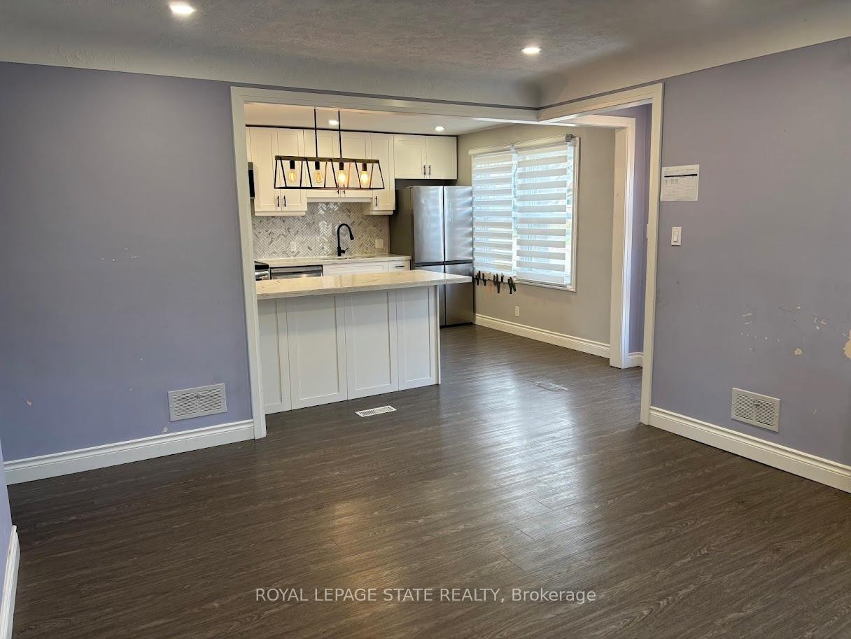 373 East 27Th Street, Hamilton, ON - Indoor Photo Showing Kitchen