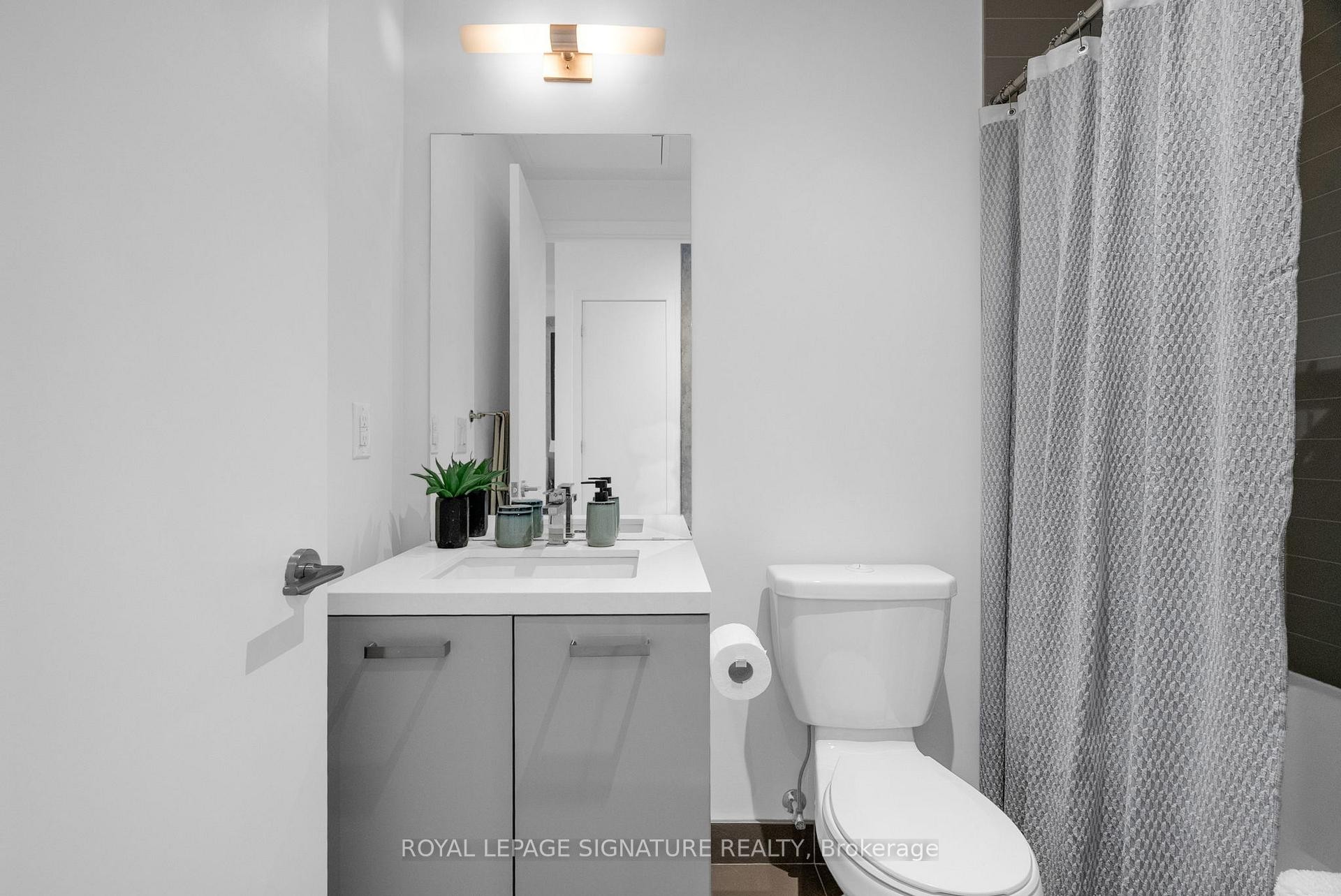606-11 Charlotte Street, Toronto, ON - Indoor Photo Showing Bathroom
