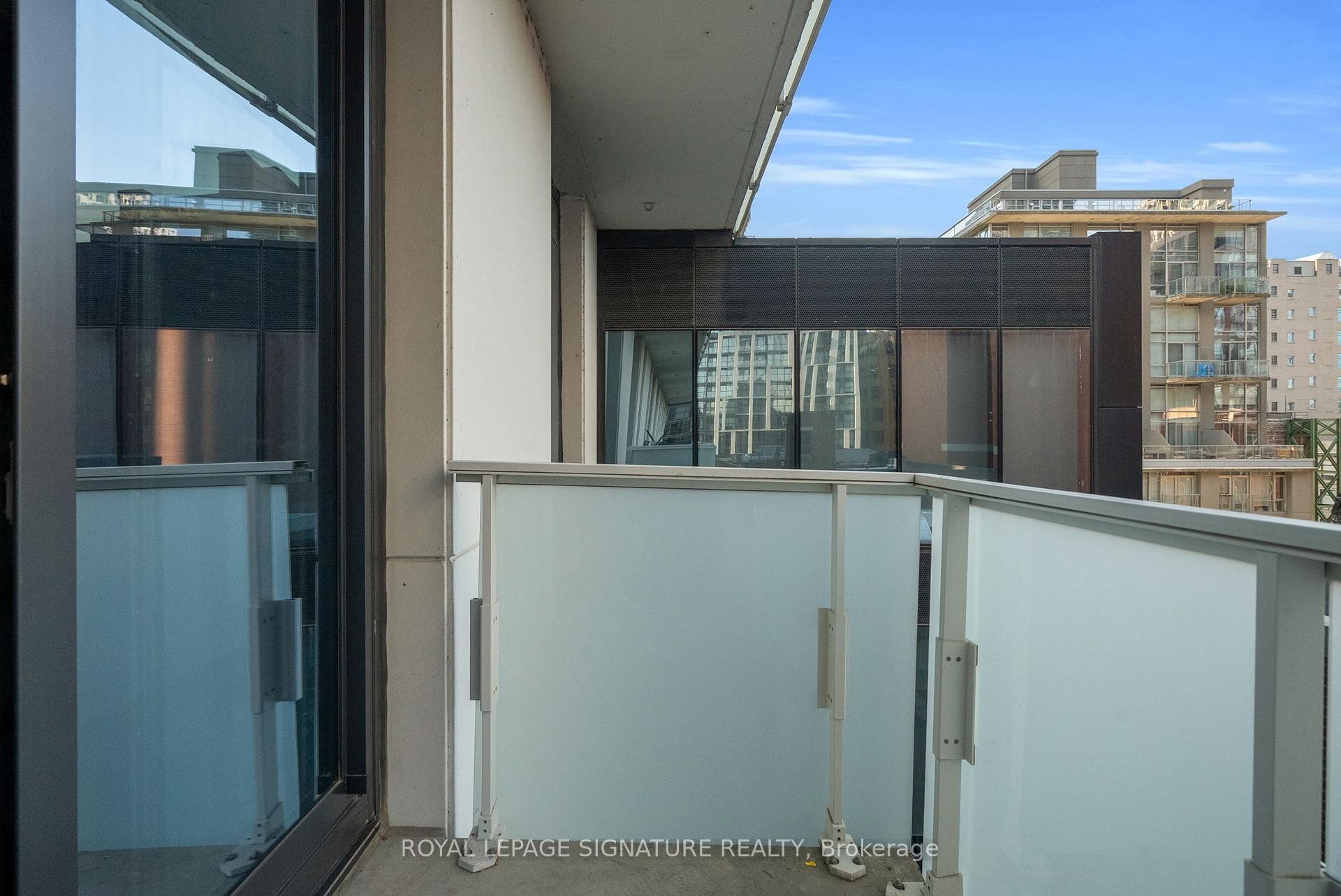 606-11 Charlotte Street, Toronto, ON - Outdoor With Exterior