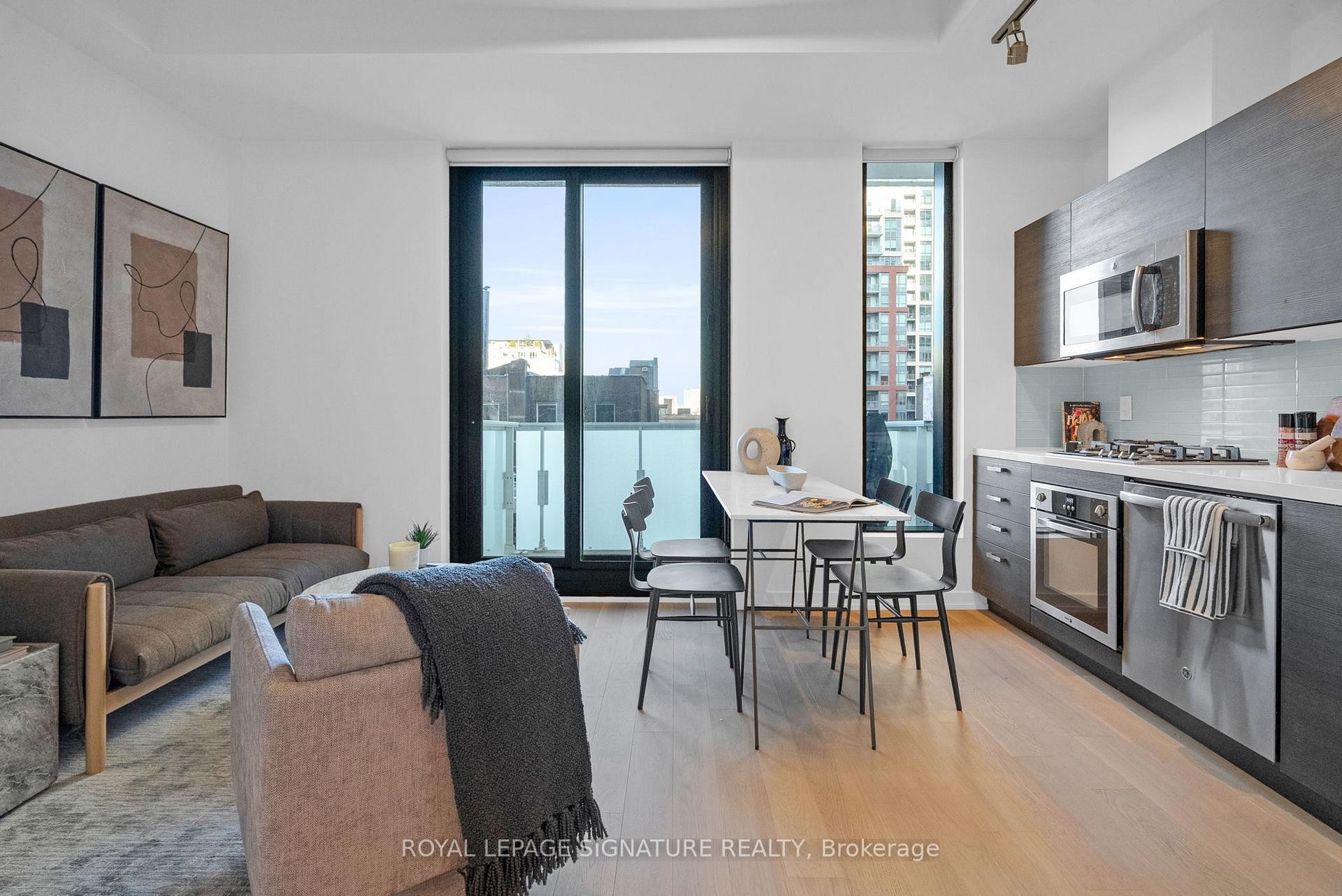 606-11 Charlotte Street, Toronto, ON - Indoor