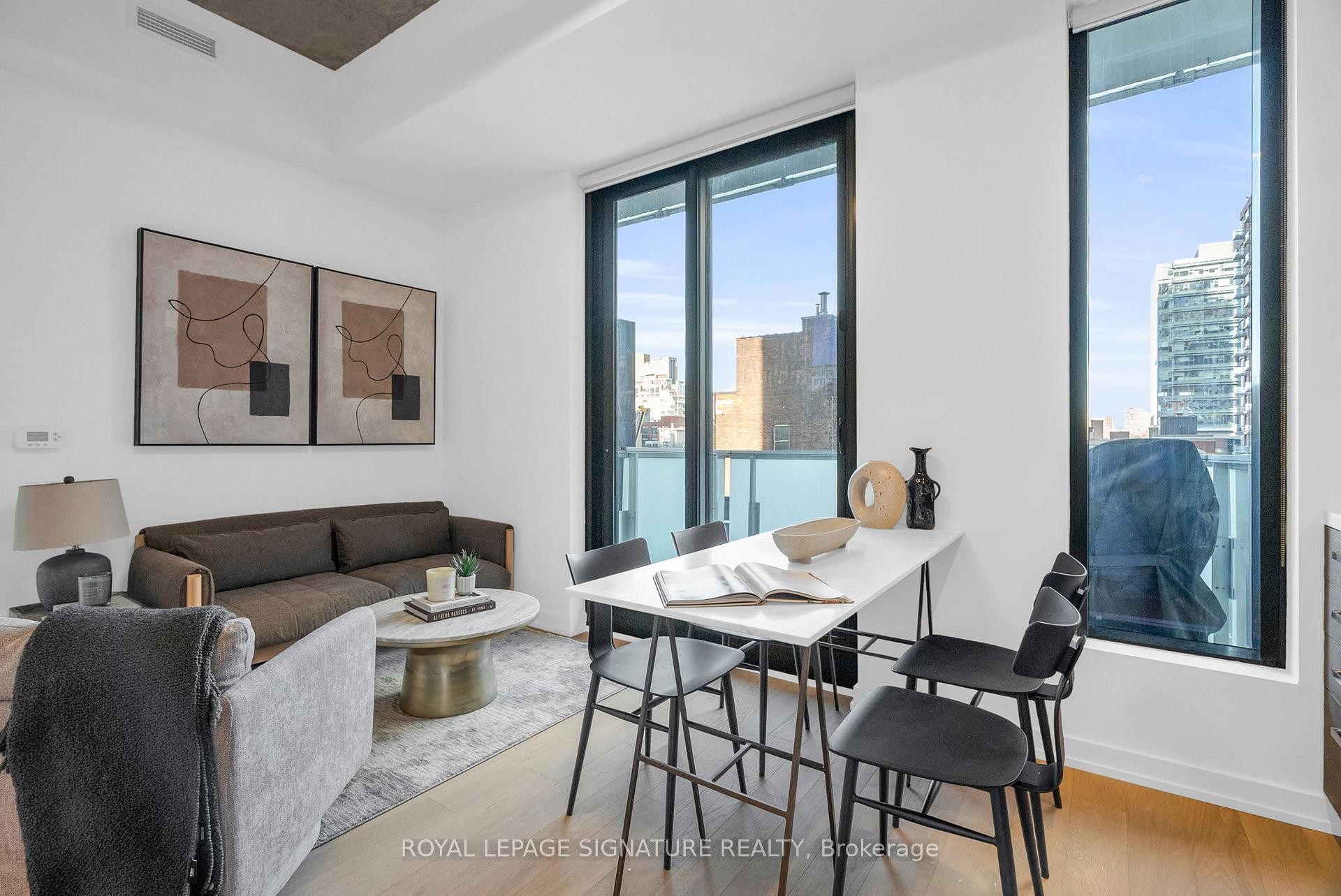 606-11 Charlotte Street, Toronto, ON - Indoor