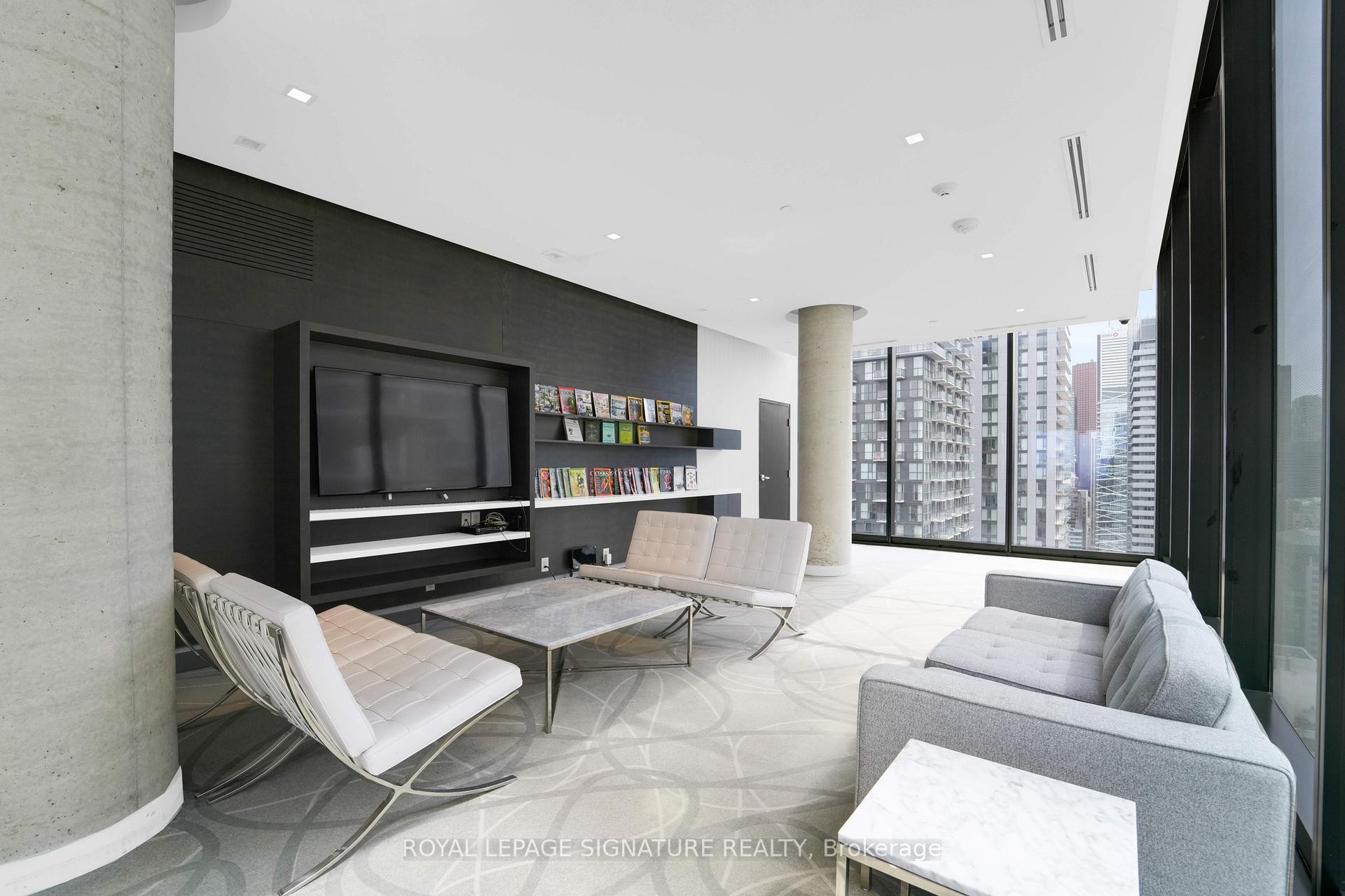 606-11 Charlotte Street, Toronto, ON - Indoor Photo Showing Other Room