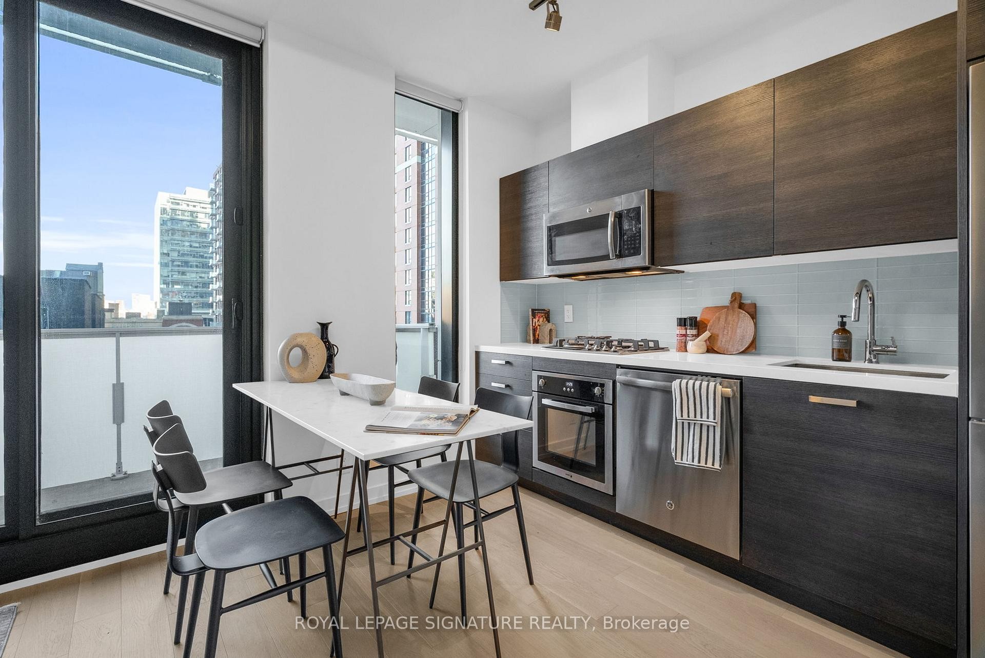 606-11 Charlotte Street, Toronto, ON - Indoor