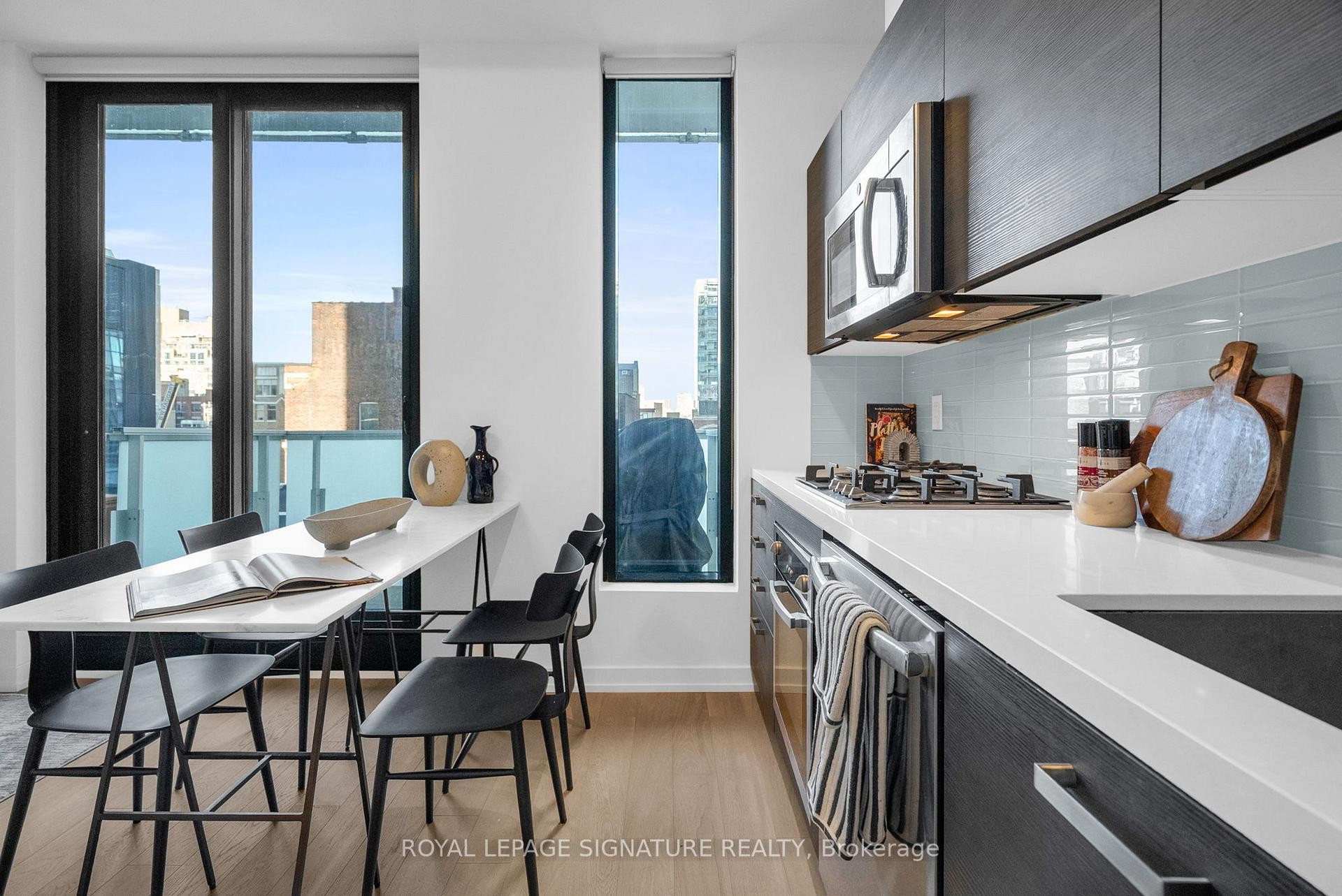 606-11 Charlotte Street, Toronto, ON - Indoor