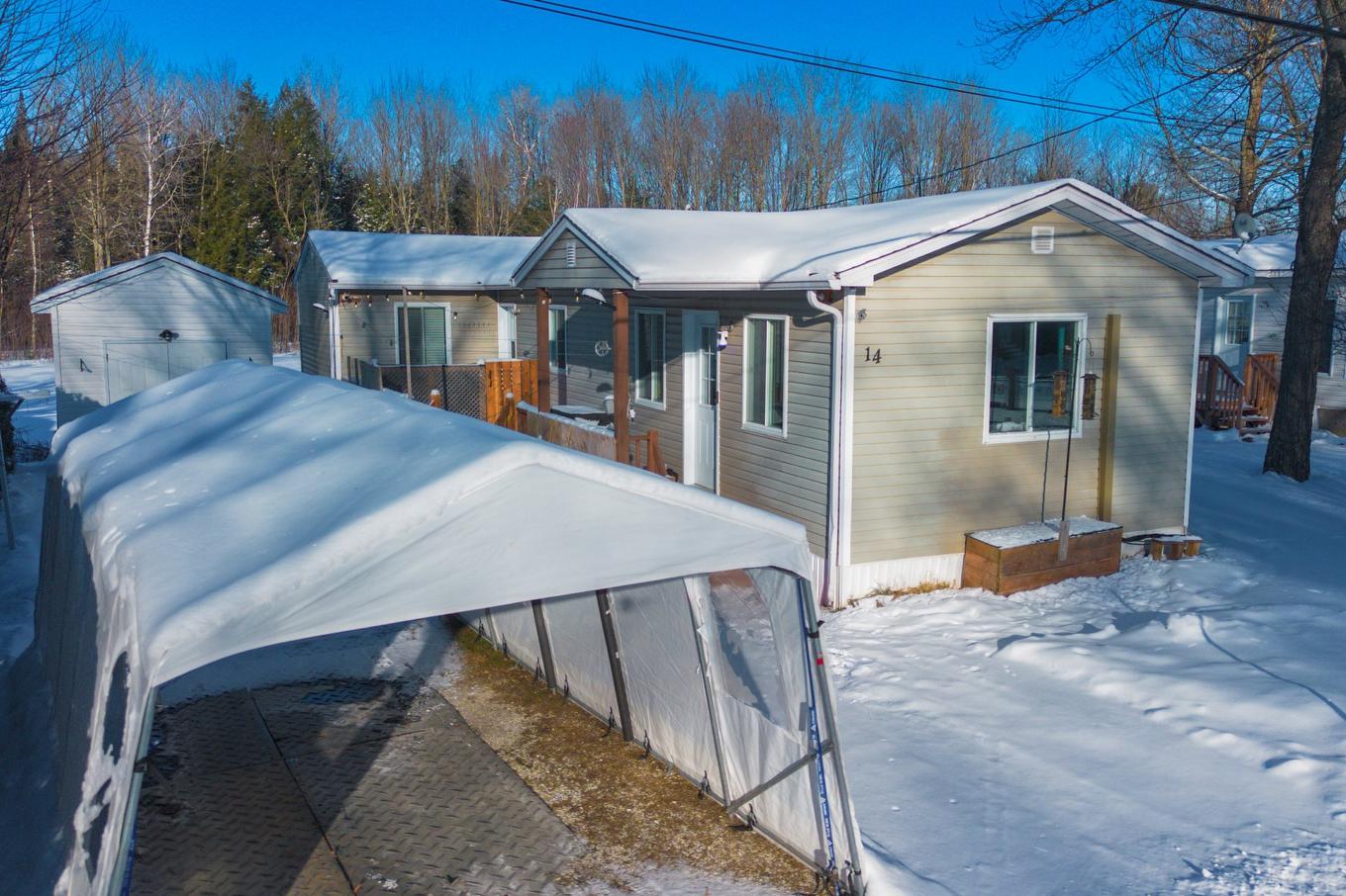 Façade - 14 Rue Gagné, Bromont, QC - Outdoor