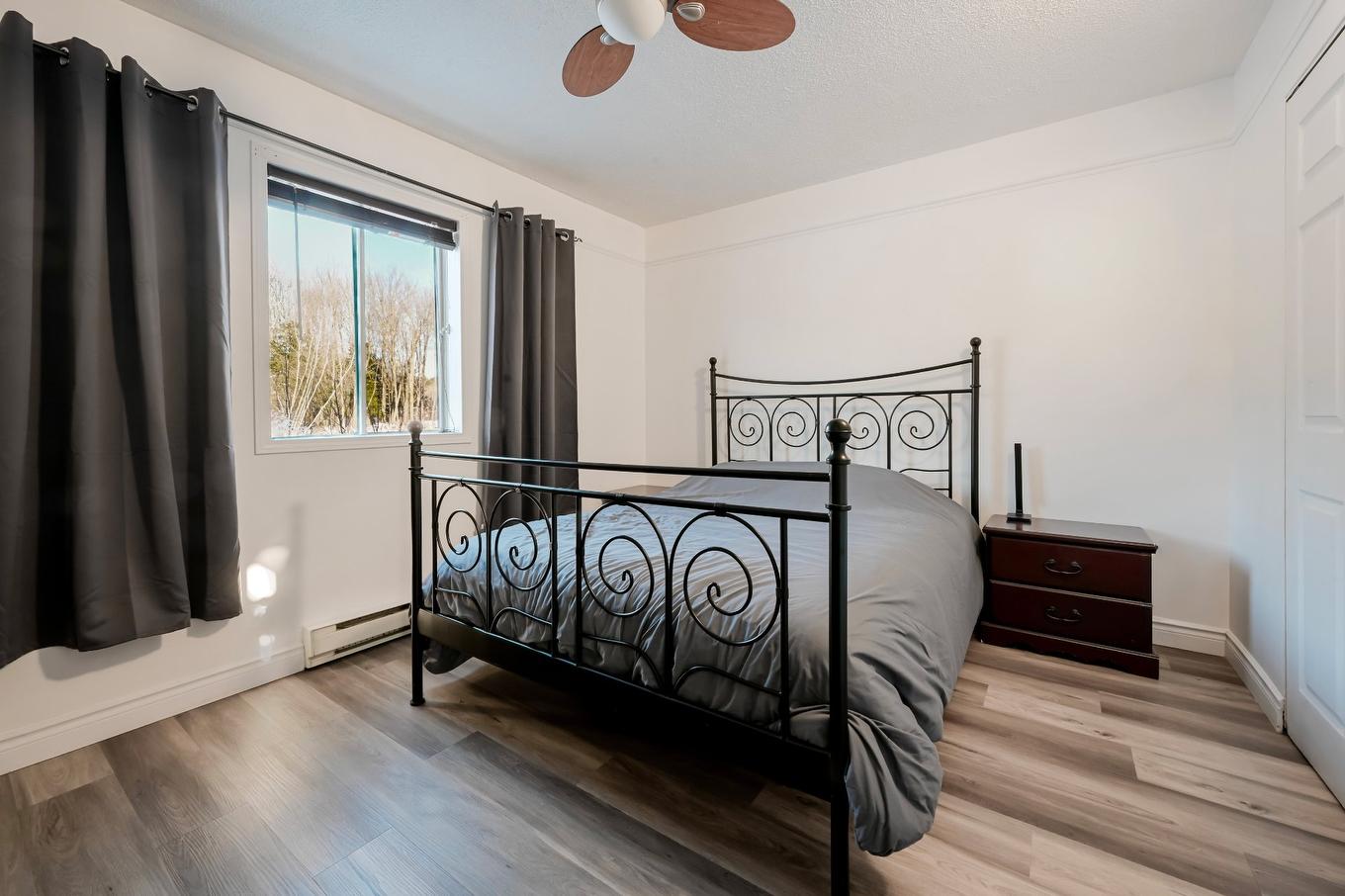 Chambre à coucher principale - 14 Rue Gagné, Bromont, QC - Indoor Photo Showing Bedroom