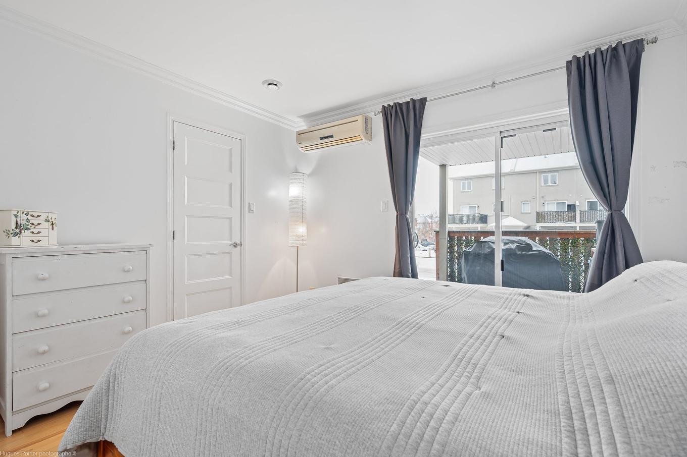 Primary bedroom - 8002 Rue Angèle, Laval (Duvernay), QC - Indoor Photo Showing Bedroom