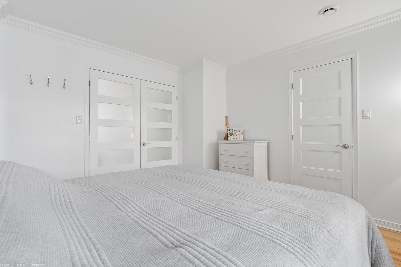 Primary bedroom - 8002 Rue Angèle, Laval (Duvernay), QC - Indoor Photo Showing Bedroom