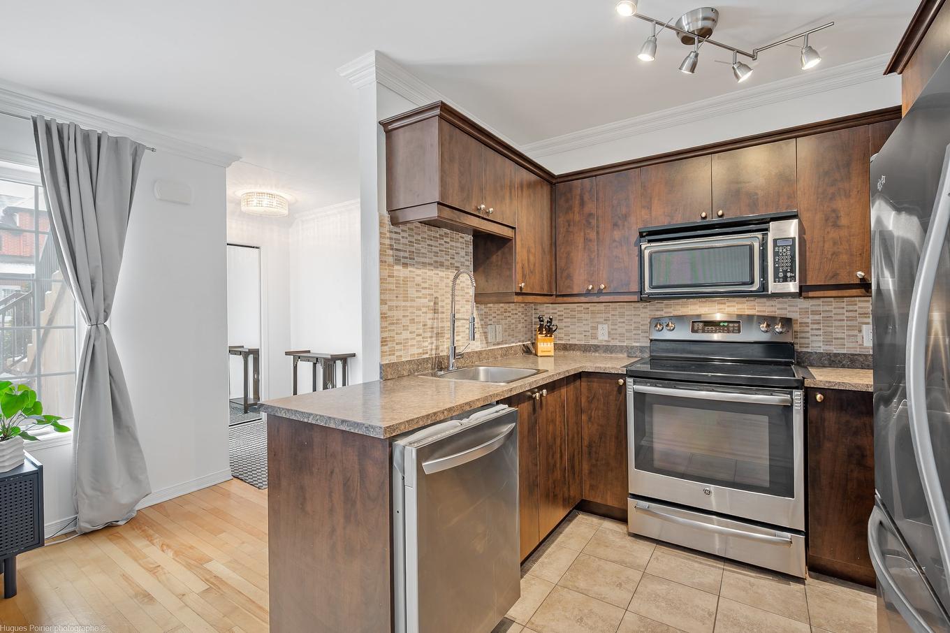 Kitchen - 8002 Rue Angèle, Laval (Duvernay), QC - Indoor Photo Showing Kitchen