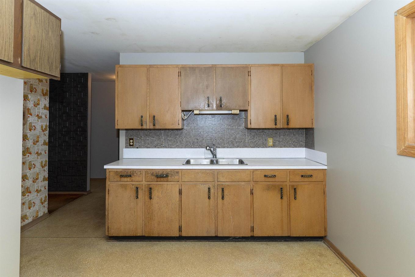 423 Churchill Drive W, Thunder Bay, ON - Indoor Photo Showing Kitchen With Double Sink
