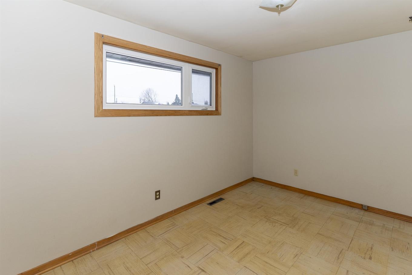 423 Churchill Drive W, Thunder Bay, ON - Indoor Photo Showing Other Room