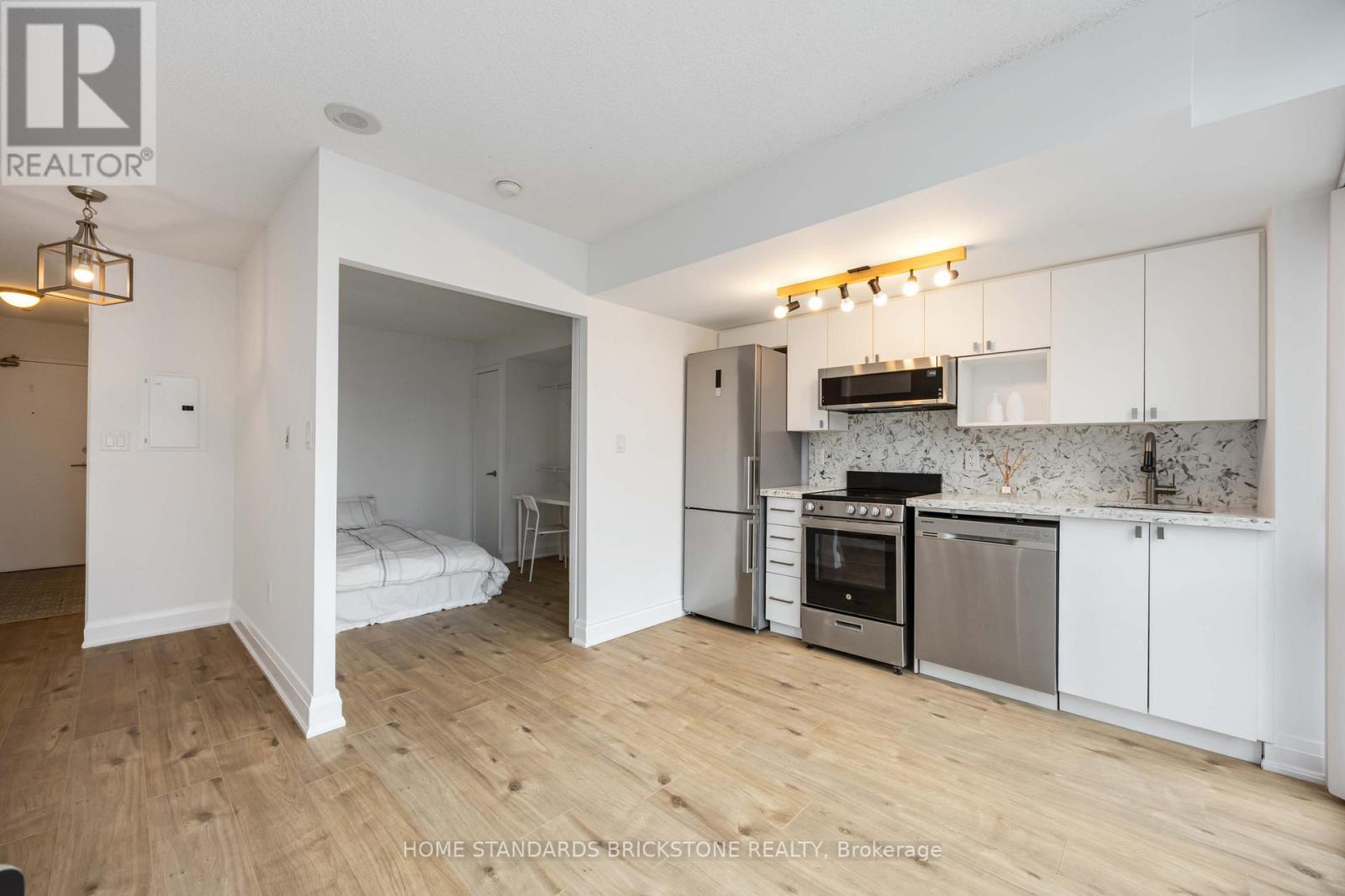 1116 - 11 Brunel Court, Toronto, ON - Indoor Photo Showing Kitchen