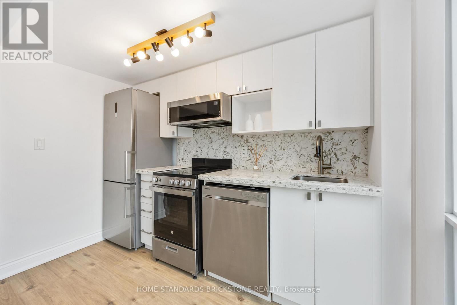 1116 - 11 Brunel Court, Toronto, ON - Indoor Photo Showing Kitchen