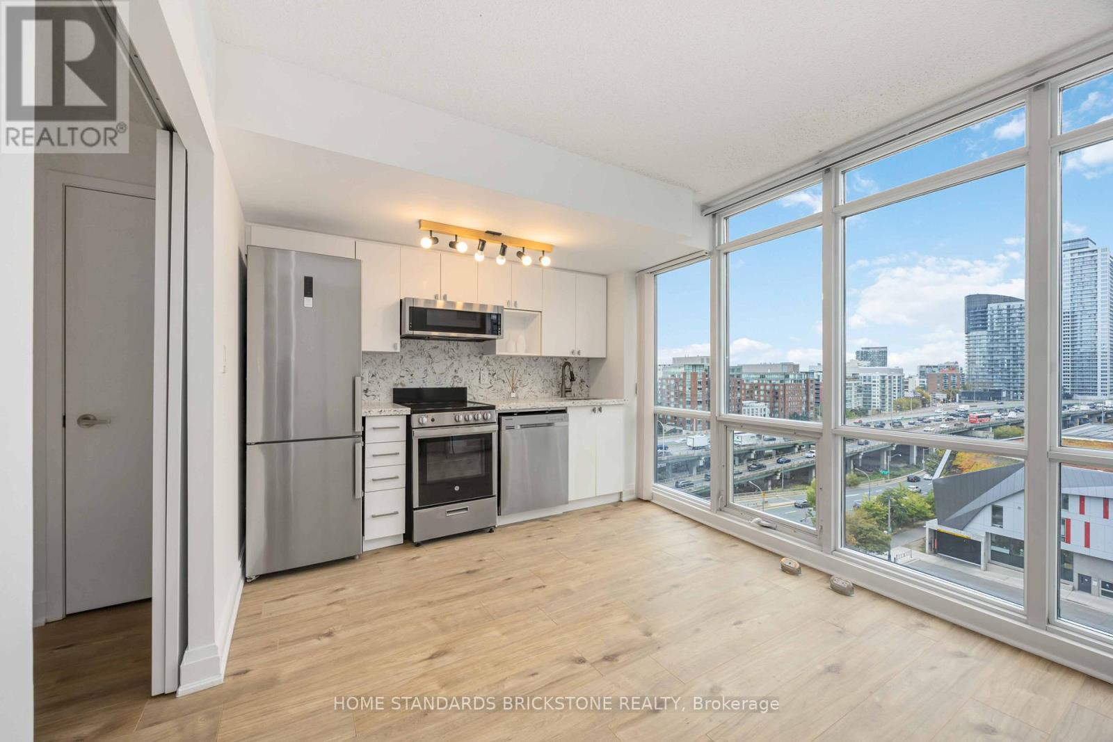1116 - 11 Brunel Court, Toronto, ON - Indoor Photo Showing Kitchen