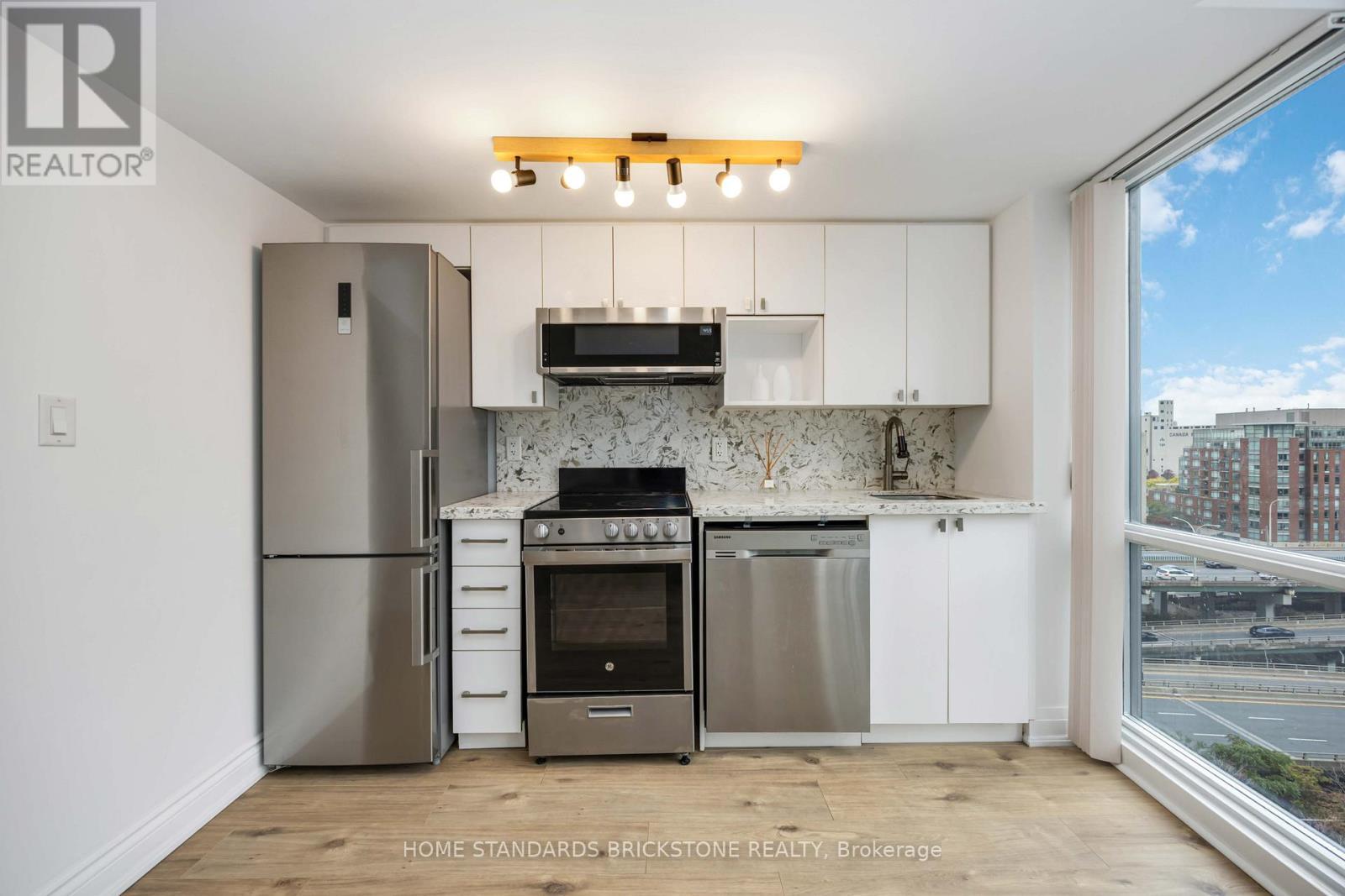 1116 - 11 Brunel Court, Toronto, ON - Indoor Photo Showing Kitchen