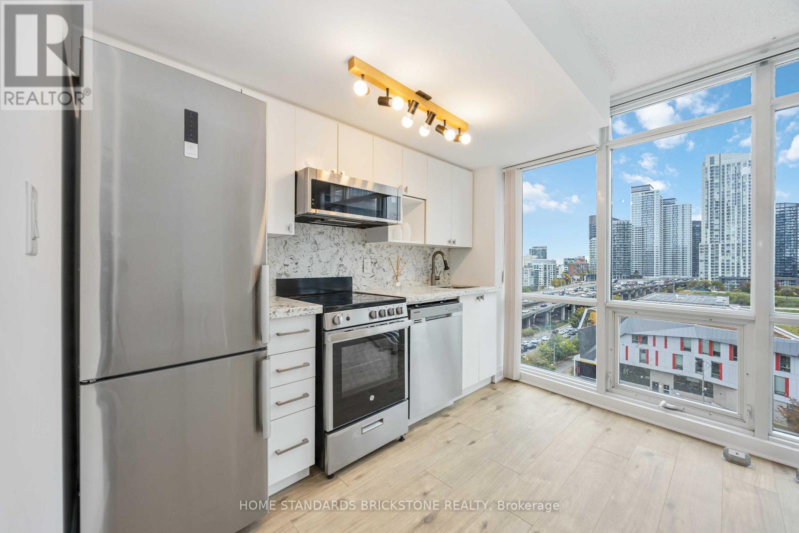 1116 - 11 Brunel Court, Toronto, ON - Indoor Photo Showing Kitchen