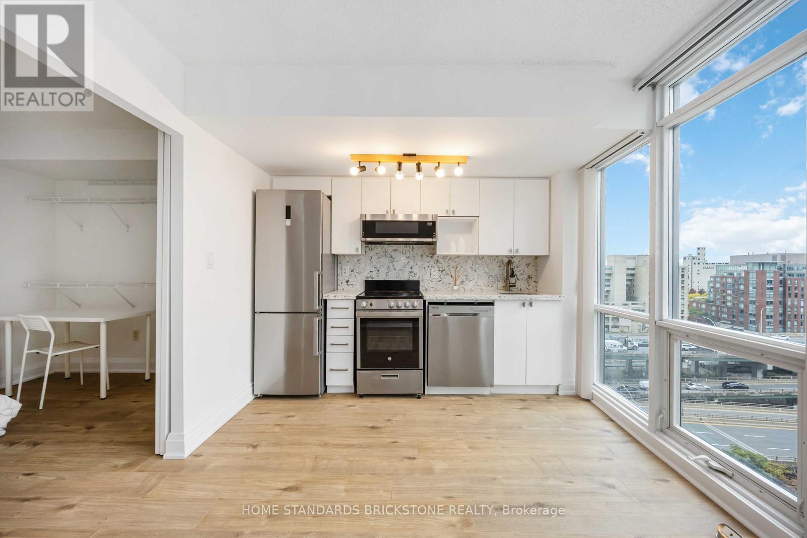 1116 - 11 Brunel Court, Toronto, ON - Indoor Photo Showing Kitchen