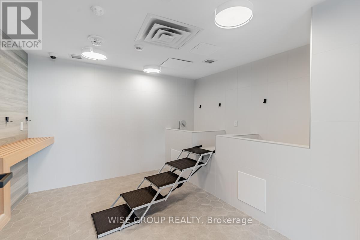 406 - 500 Wilson Avenue, Toronto, ON - Indoor Photo Showing Other Room