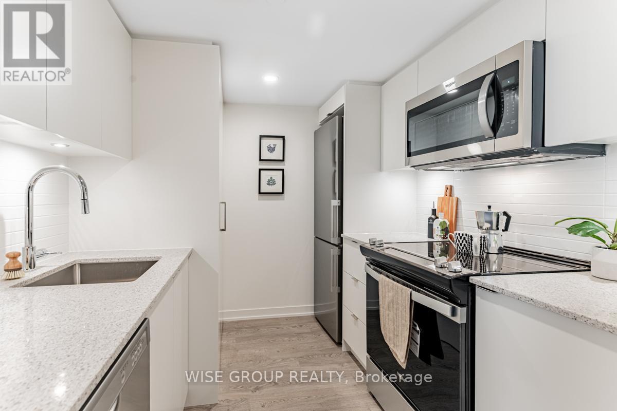 406 - 500 Wilson Avenue, Toronto, ON - Indoor Photo Showing Kitchen With Upgraded Kitchen