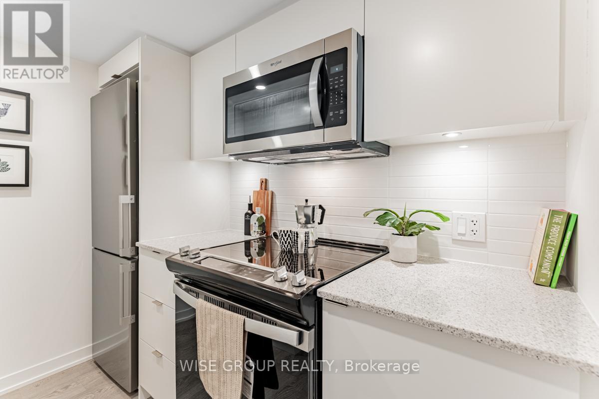 406 - 500 Wilson Avenue, Toronto, ON - Indoor Photo Showing Kitchen With Upgraded Kitchen