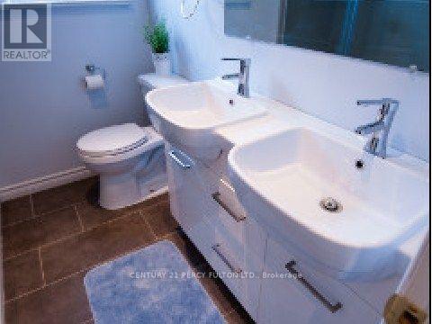 50 Kilgreggan Crescent, Toronto, ON - Indoor Photo Showing Bathroom