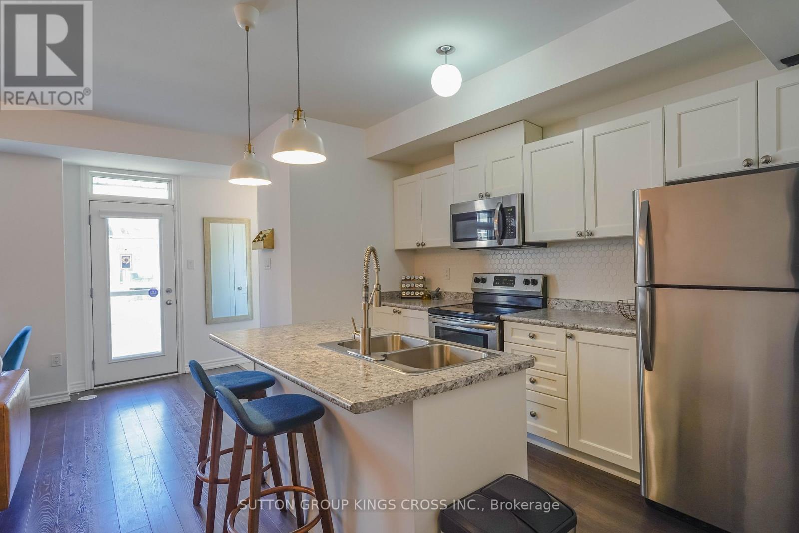 1813 Rex Heath Drive, Pickering, ON - Indoor Photo Showing Kitchen With Stainless Steel Kitchen With Double Sink With Upgraded Kitchen