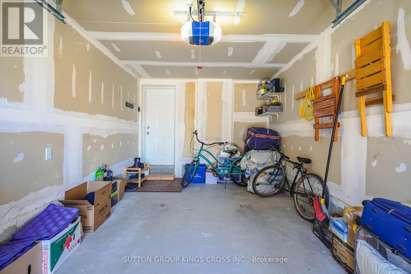 1813 Rex Heath Drive, Pickering, ON - Indoor Photo Showing Garage