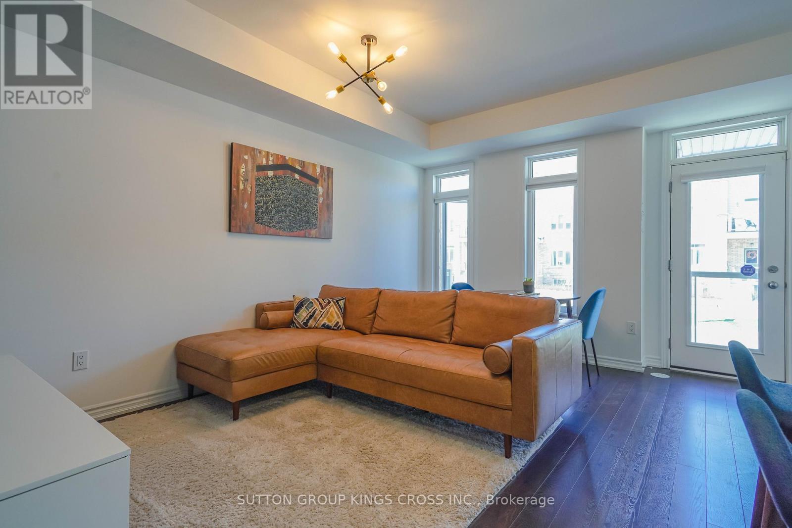 1813 Rex Heath Drive, Pickering, ON - Indoor Photo Showing Living Room