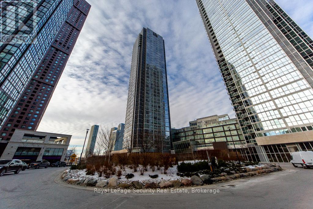 314 - 2916 Highway 7 Road, Vaughan, ON - Outdoor With Facade