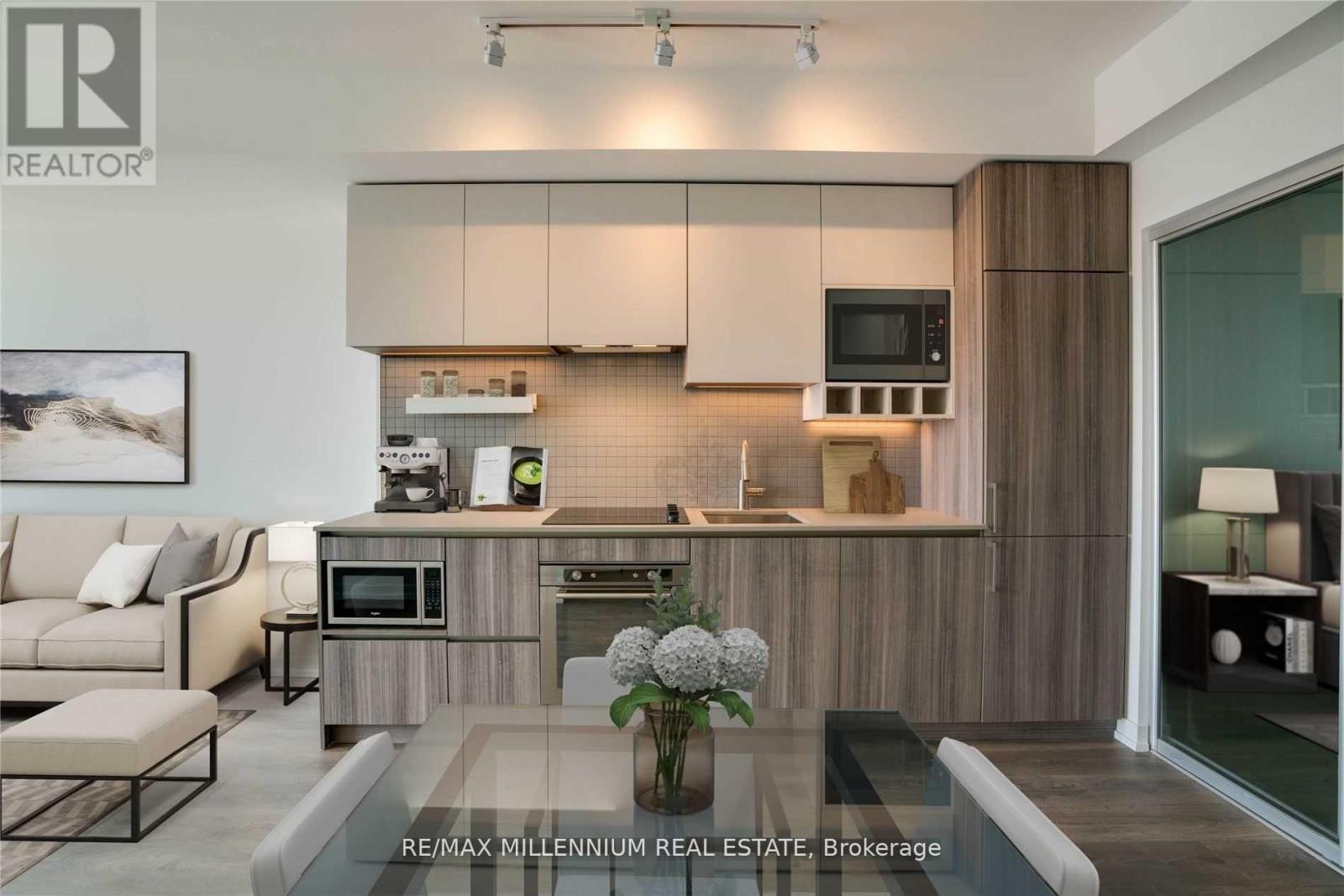 2006 - 898 Portage Parkway, Vaughan, ON - Indoor